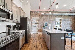 Fridge, microwave, oven, stovetop - The Boardroom (Mcminnville)