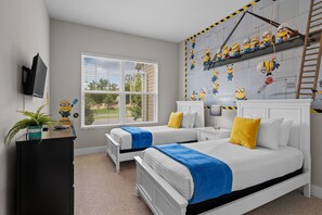 5 bedrooms, desk, iron/ironing board, travel crib