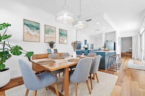 Dining - Salt and Serenity – Short Walk to Beach (Scarborough)