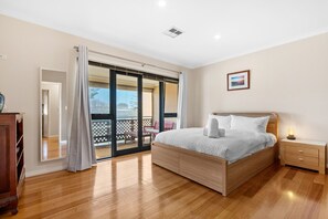 3 bedrooms, iron/ironing board, WiFi, bed sheets - Hampton Retreat - South Fremantle Escape (South Fremantle)