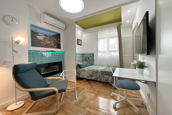 Iron/ironing board, internet, bed sheets