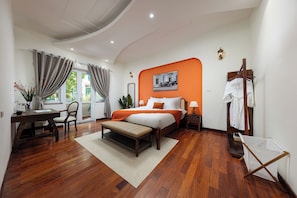 6 bedrooms, iron/ironing board, WiFi