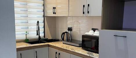 Comfort Apartment, Balcony, City View | Private kitchen