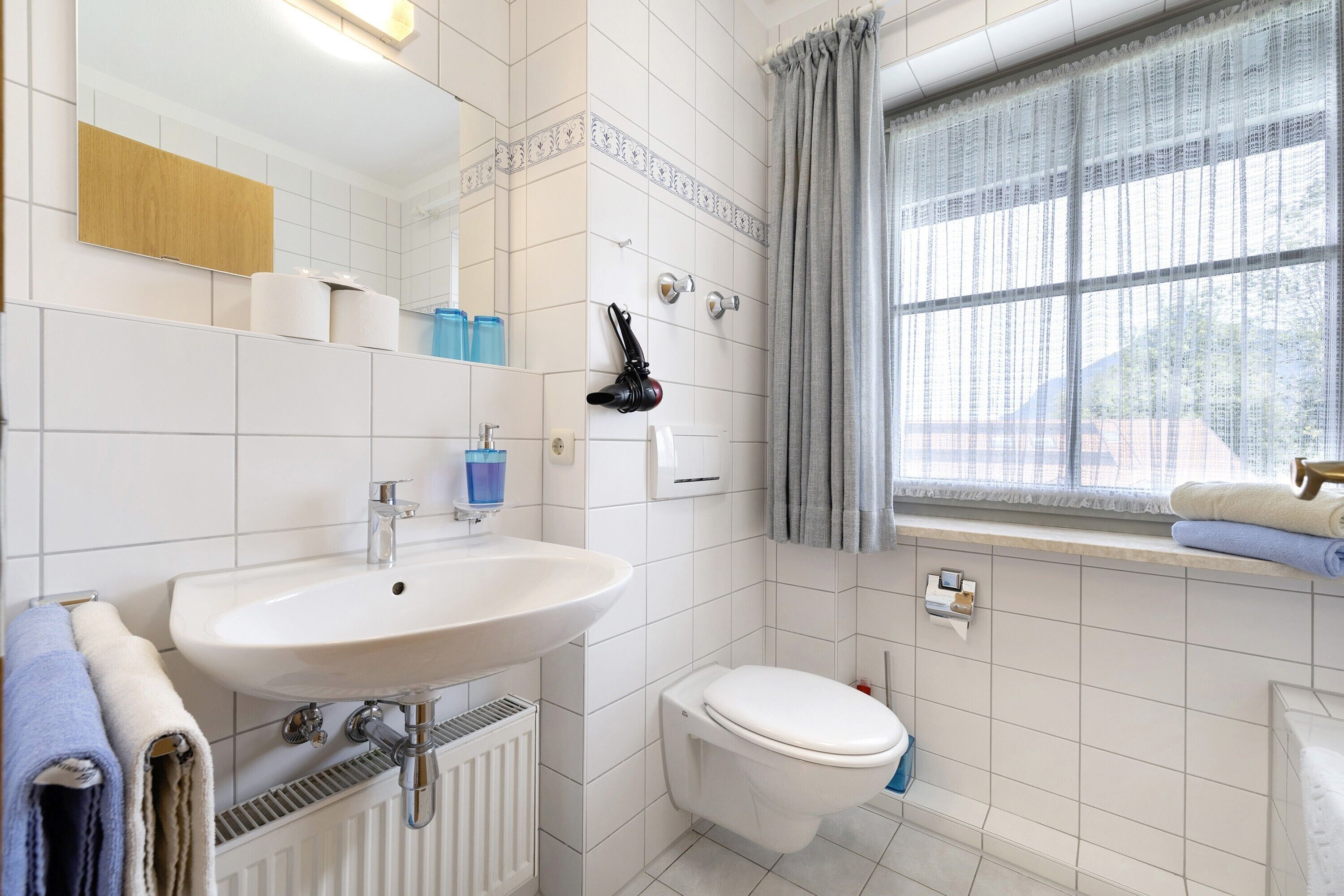 Shower, free toiletries, hair dryer, towels