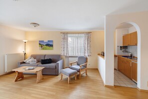 Fernseher, Tischtennisplatte