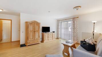 Fernseher, Tischtennisplatte