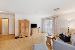 Fernseher, Tischtennisplatte