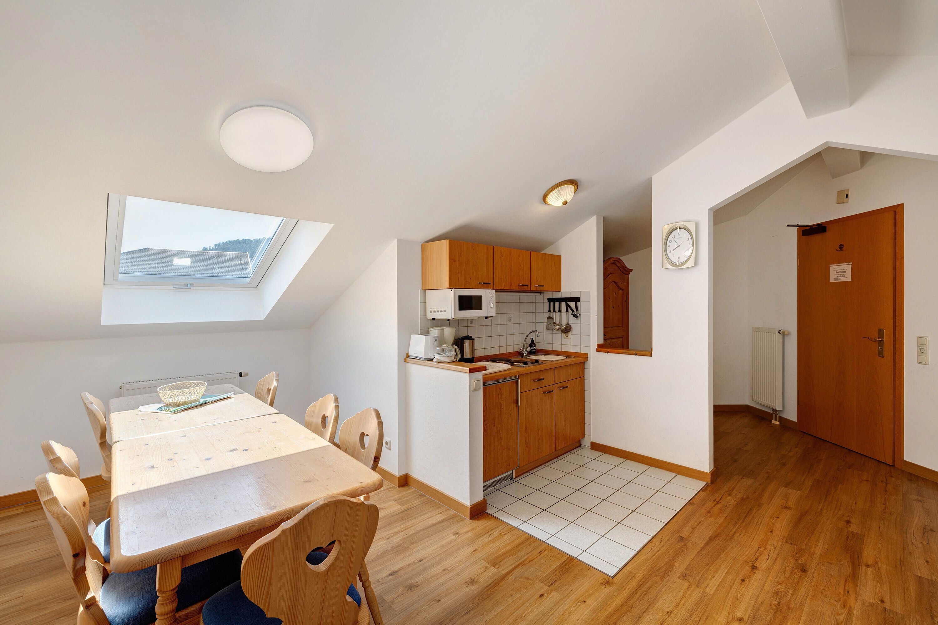 Frigorifero, microonde, piano cottura, macchina per tè/caffè