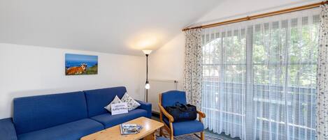 Tv och ett bordtennisbord