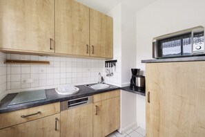 Frigorifero, microonde, forno, piano cottura