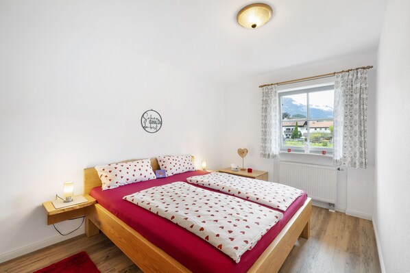 Room - Holiday Apartment 'Fewo Brünnstein Romantikwohnung - No. 35 Pool, Sauna' with Mountain View and Wi-Fi (Oberaudorf)