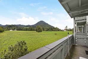 Property grounds - Holiday Apartment 'Fewo Brünnstein Romantikwohnung - No. 35 Pool, Sauna' with Mountain View and Wi-Fi (Oberaudorf)