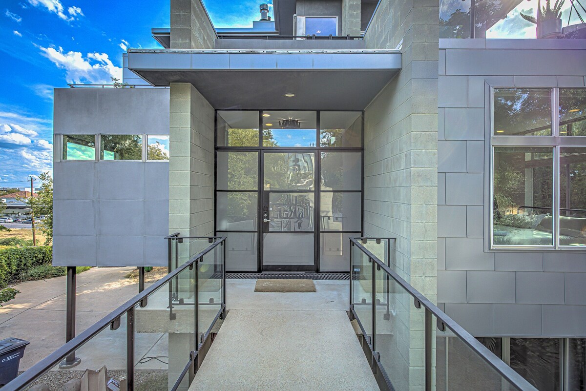Photo 7 of Downtown Austin Gem I Pet-friendly 4BR home w/ fire pit & fenced yard