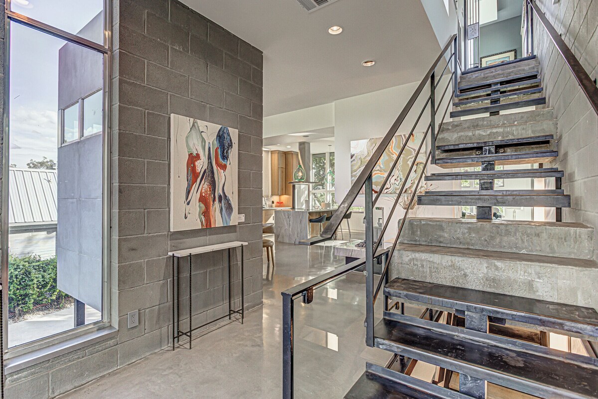 Photo 8 of Downtown Austin Gem I Pet-friendly 4BR home w/ fire pit & fenced yard