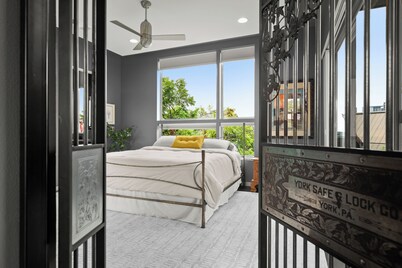 Downtown Austin Gem I Pet-friendly 4BR home w/ fire pit & fenced yard