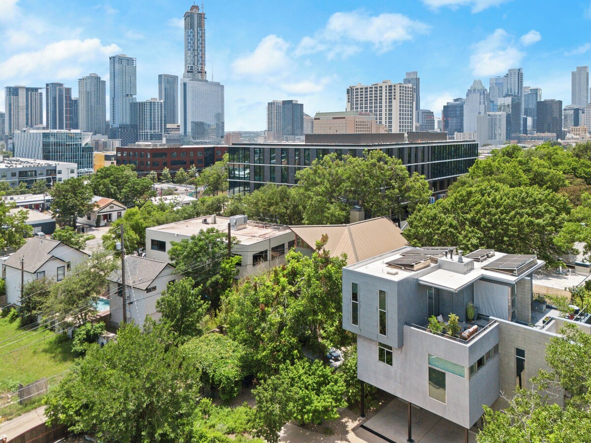 Photo 2 of Downtown Austin Gem I Pet-friendly 4BR home w/ fire pit & fenced yard