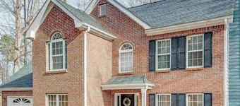 Creekside Retreat cozy studio with fitness center in charming Stockbridge
