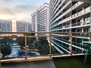 Deluxe Suite, City View | Terrace/patio