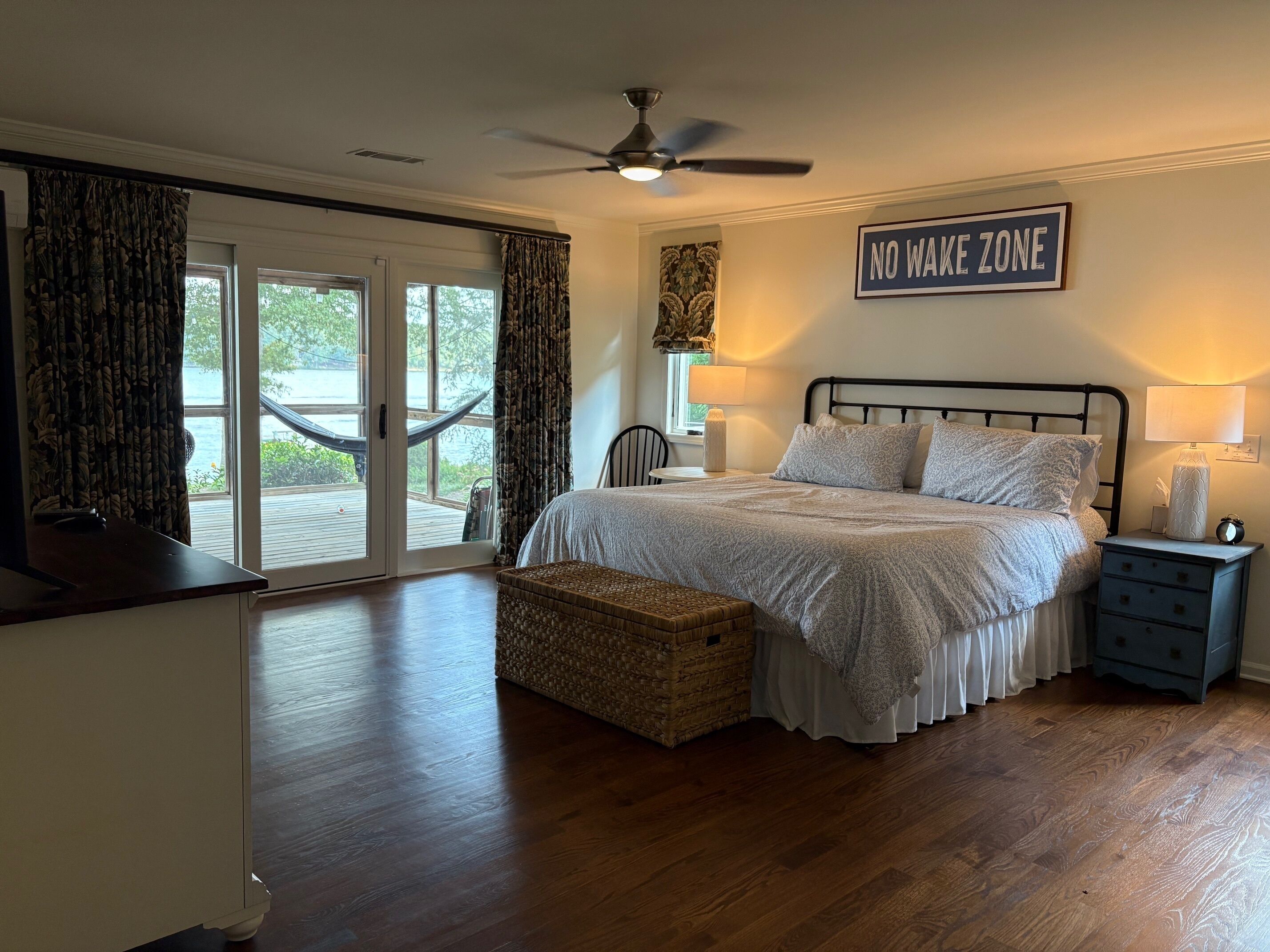 3 bedrooms, WiFi, bed sheets, wheelchair access