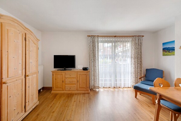 Interior - Studio Apartment 'Fewo Brünnstein- Nr 42: Pool, Sauna, Mountain View, Garden, Wi-Fi (Oberaudorf)