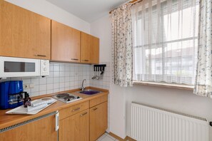 Frigorifero, microonde, piano cottura, macchina per tè/caffè