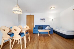 Interior - Studio Apartment 'Fewo Brünnstein- Nr 42: Pool, Sauna, Mountain View, Garden, Wi-Fi (Oberaudorf)