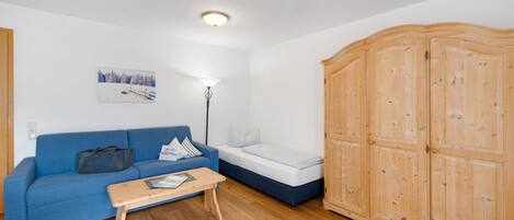 Fernseher, Tischtennisplatte