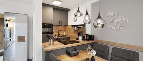 Réfrigérateur, micro-ondes, four, plaque de cuisson