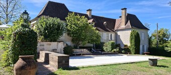 Splendide manoir du 17iĂšme siĂšcle, avec parc.
Idéal pour séjours en famille.