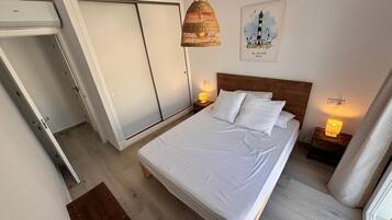 3 bedrooms, desk, iron/ironing board, WiFi