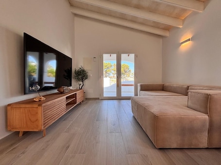 TV. Holiday Home 'Menorquina Son Moix' with Private Pool, Wi-Fi & Air Conditioning