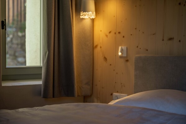 1 habitación, tabla de planchar con plancha, wifi y ropa de cama 