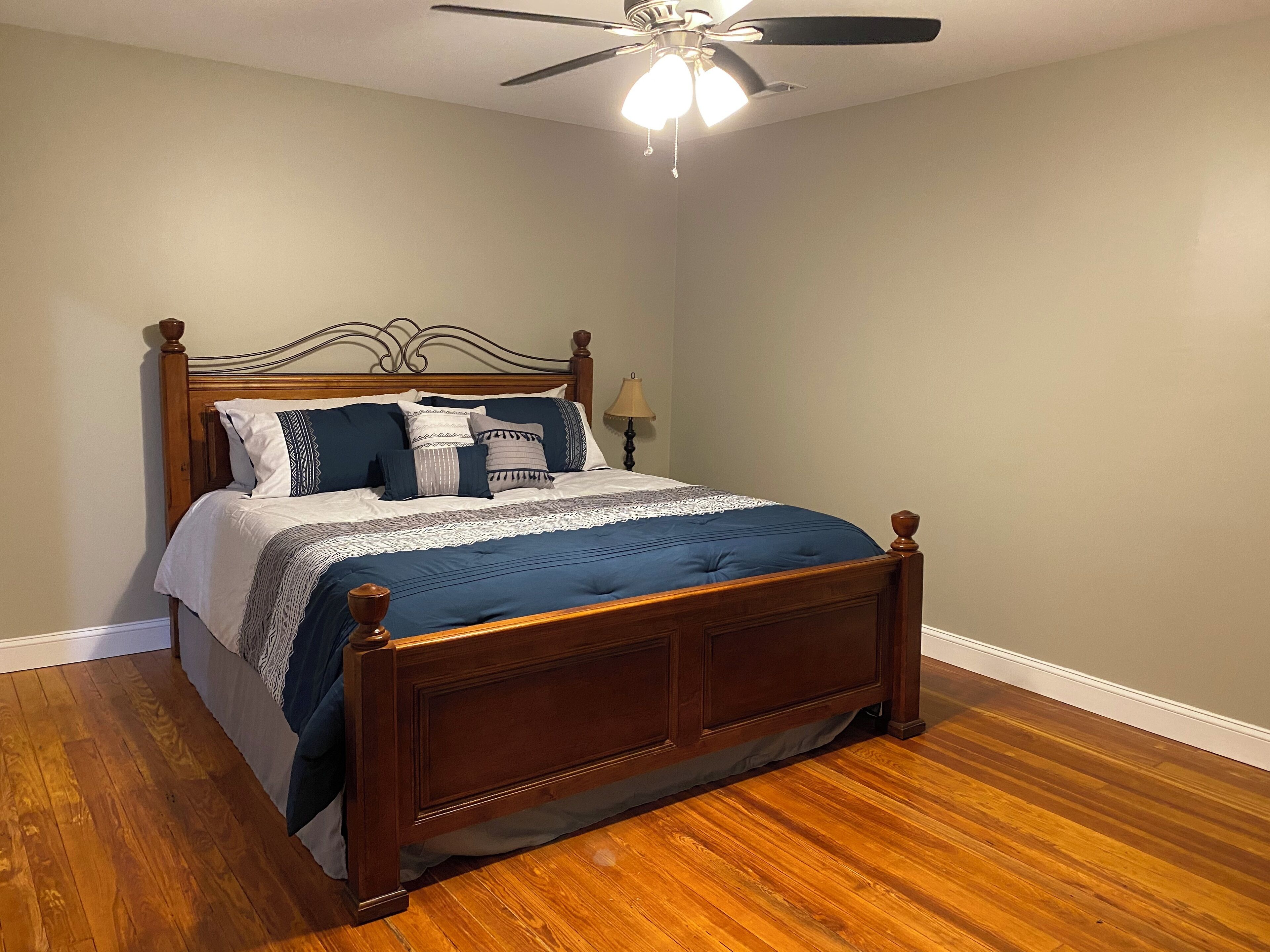3 bedrooms, iron/ironing board, WiFi, bed sheets