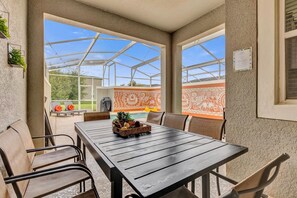 تناول الطعام بالخارج