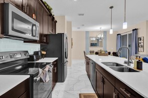 ميكروويف، فرن، موقد طهي مسطح، غسالة أطباق