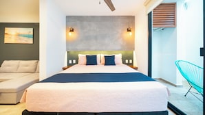 A modern bedroom with a large bed, a ceiling fan, and a view of the outside. - Comfortable studio with pool and gym - Huaya 101 (Playa del Carmen)