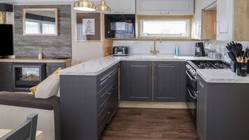 Cookware/dishes/utensils