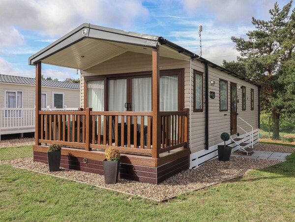 Stag Lodge, Caravan 70 - The Broads National Park