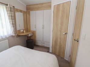 2 habitaciones, decoración personalizada y muebles diferentes