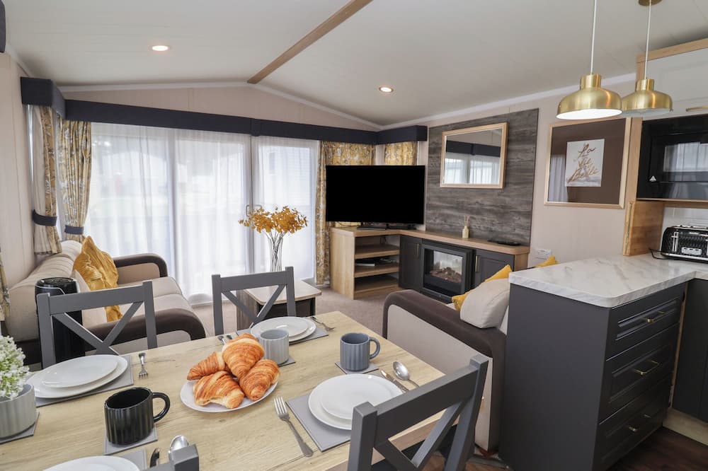 Stag Lodge, Caravan 70 - Brundall