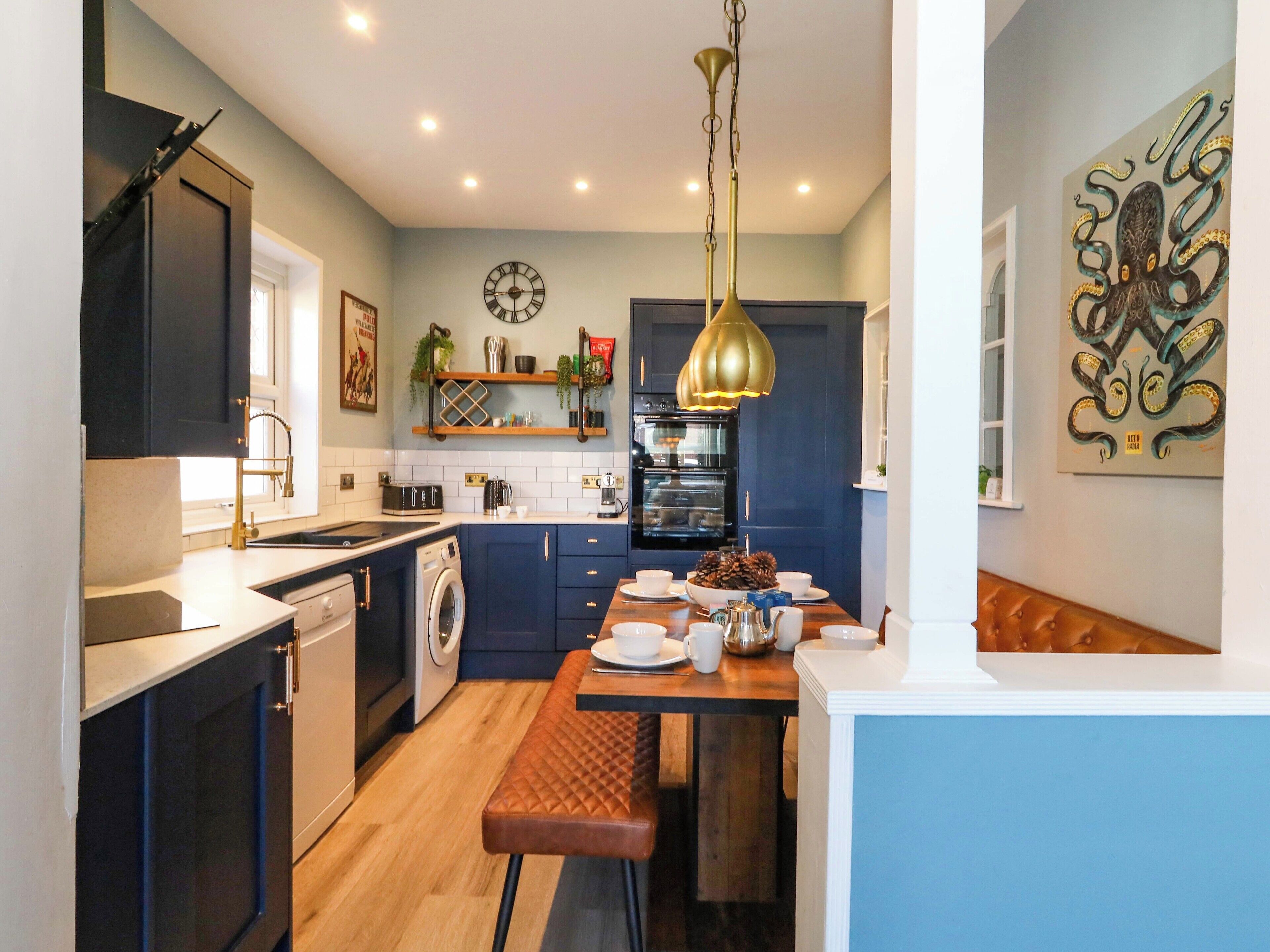 Máy rửa bát, dụng cụ nấu nướng/bát dĩa/dao nĩa 