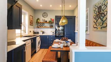 Dishwasher, cookware/dishes/utensils