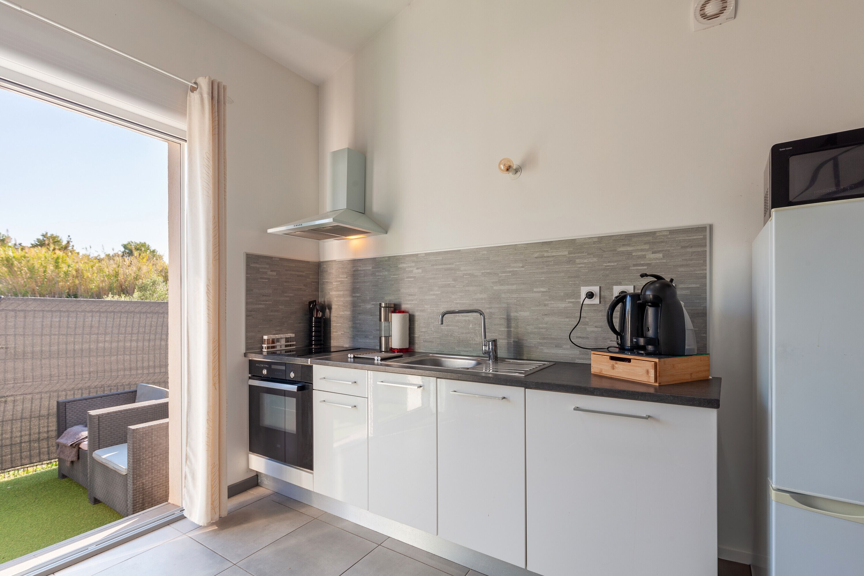 Køleskab, mikrobølgeovn, ovn, kogeplade