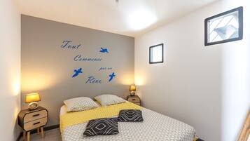 Strykjärn/strykbräda och sängkläder