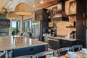 KĂŒhlschrank, Mikrowelle, Ofen, Herdplatte