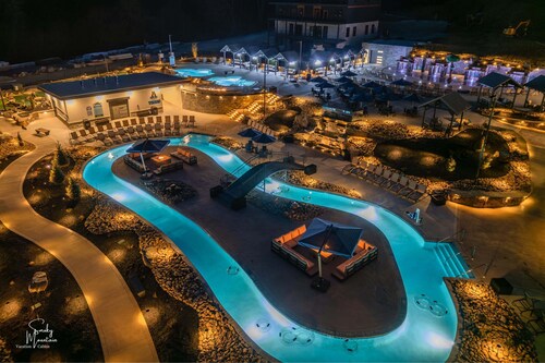 Sleeps 18 | Heated Pool | Hot Tub | Mountain Views