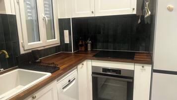 Réfrigérateur, micro-ondes, four, lave-vaisselle