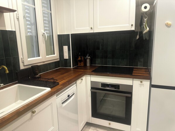 Fridge, microwave, oven, dishwasher