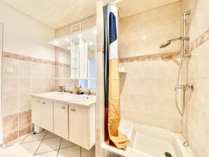 Hair dryer, towels - Family getaway in Colmar with balcony (Colmar)