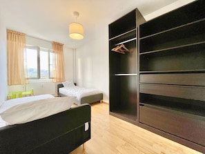 3 bedrooms, iron/ironing board, WiFi, bed sheets